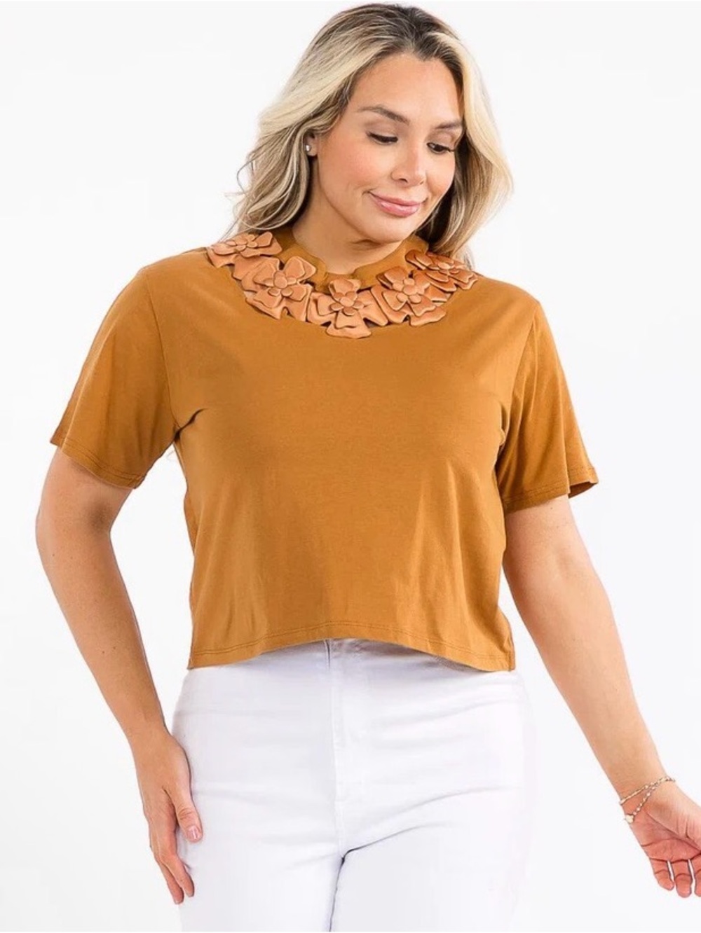 0268.  💙Floral Appliqué Short Sleeve Top - Camel